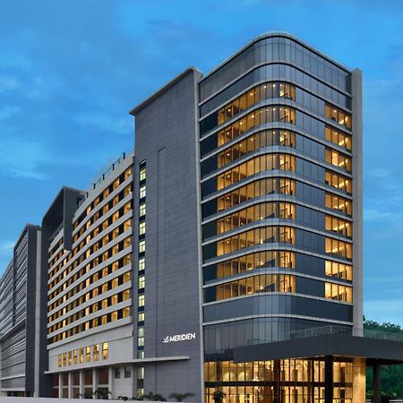 เลอ เมเริเดียน ไฮเดอราบัด Hotel ภายนอก รูปภาพ The hotel in 2016