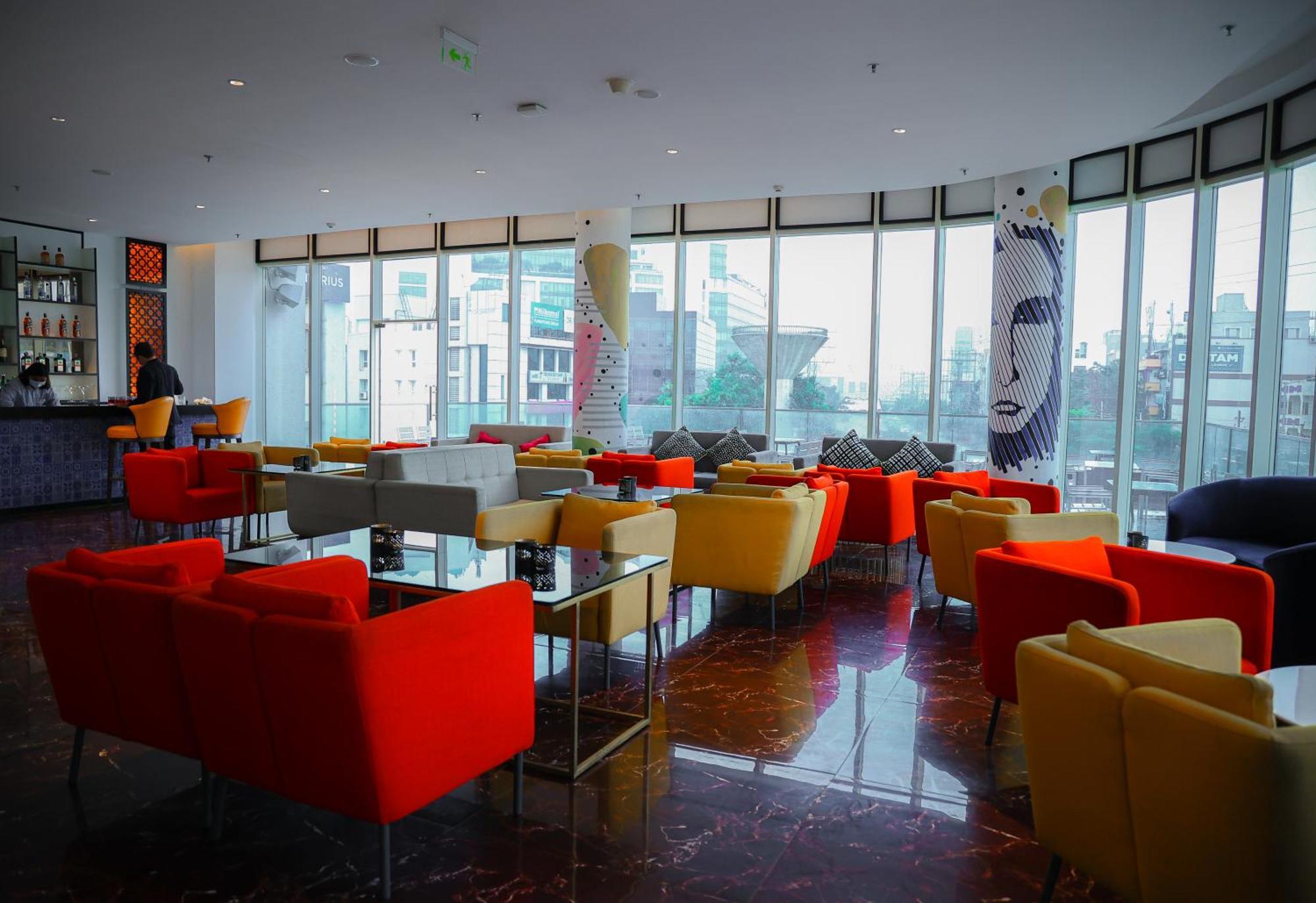 เลอ เมเริเดียน ไฮเดอราบัด Hotel ภายนอก รูปภาพ The lounge at the airport