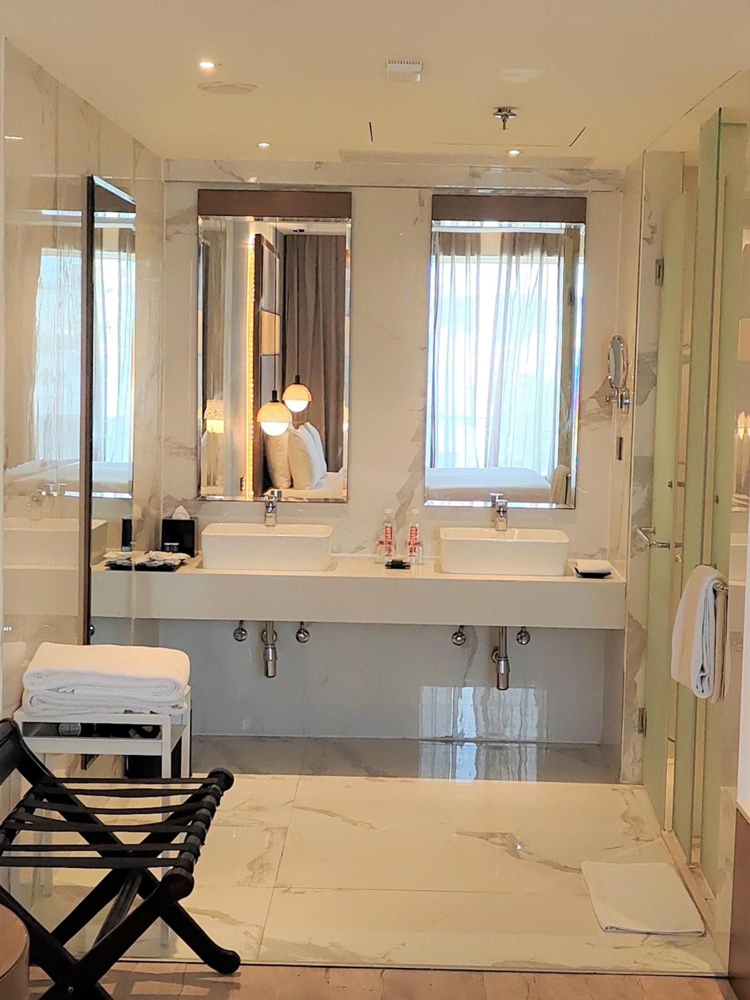 เลอ เมเริเดียน ไฮเดอราบัด Hotel ภายนอก รูปภาพ Bathroom
