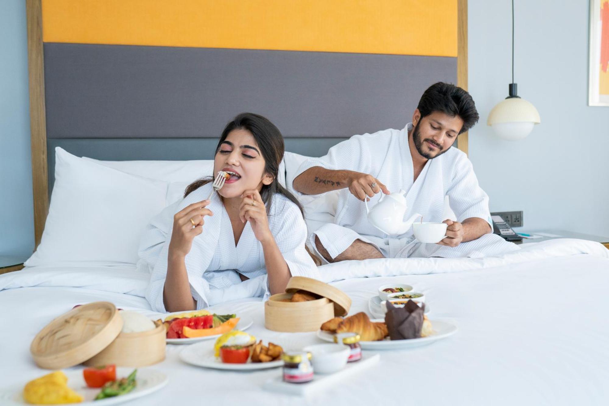 เลอ เมเริเดียน ไฮเดอราบัด Hotel ภายนอก รูปภาพ In-room dining