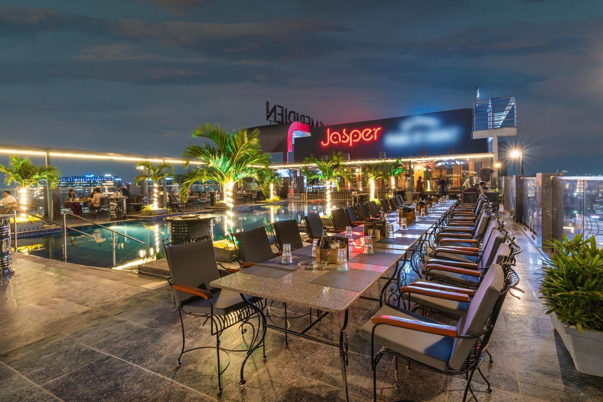 เลอ เมเริเดียน ไฮเดอราบัด Hotel ภายนอก รูปภาพ Joes Bar