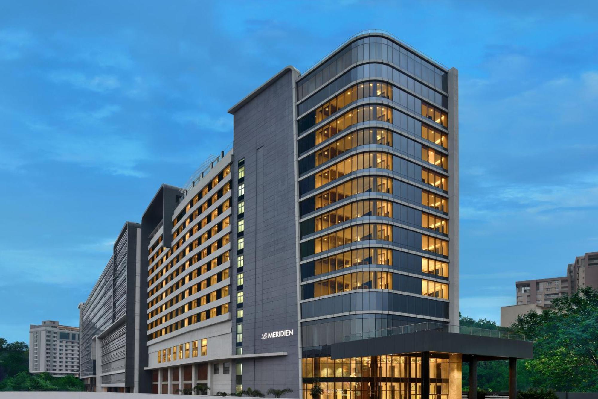 เลอ เมเริเดียน ไฮเดอราบัด Hotel ภายนอก รูปภาพ The hotel in 2016