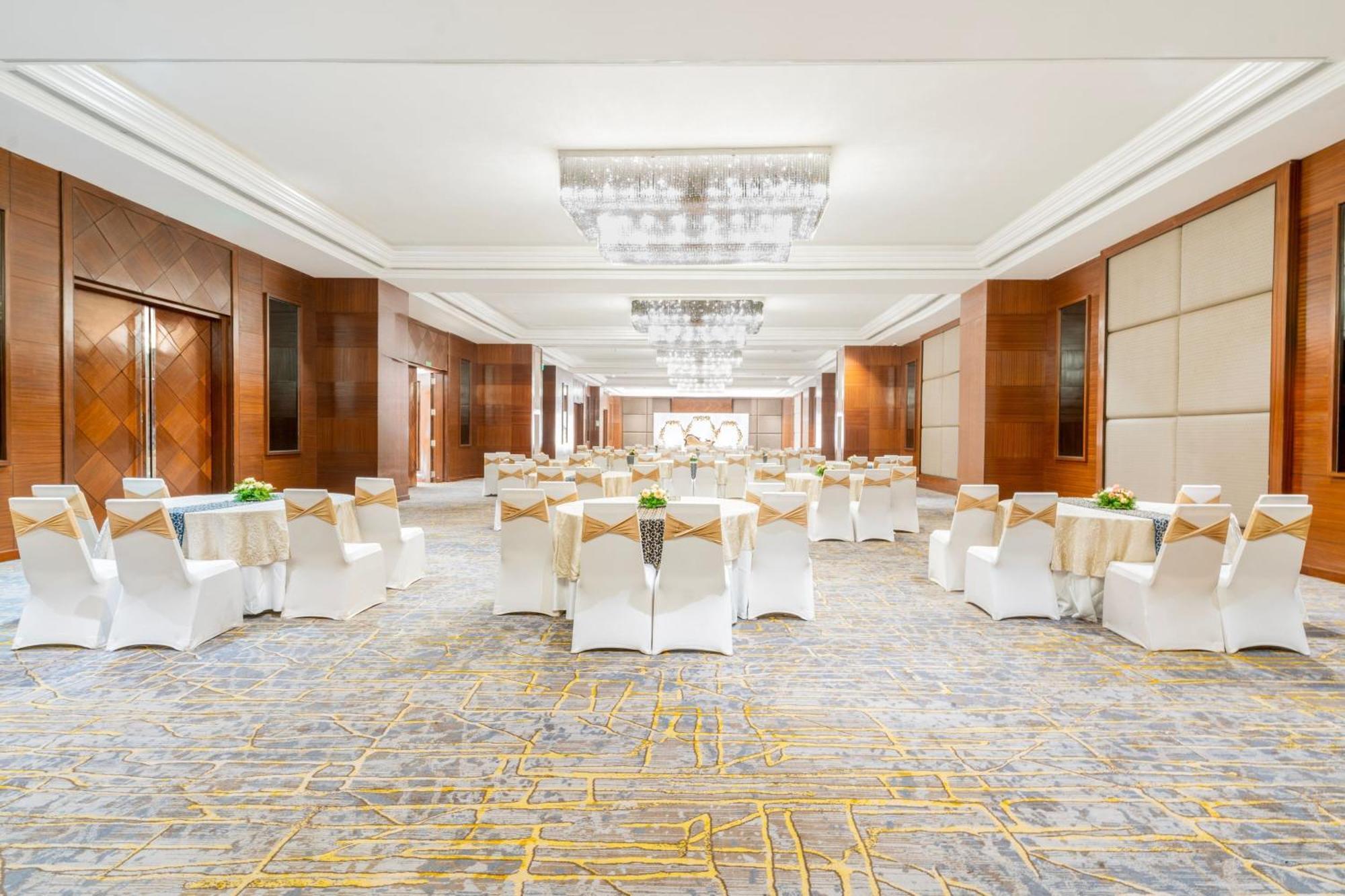 เลอ เมเริเดียน ไฮเดอราบัด Hotel ภายนอก รูปภาพ The ballroom
