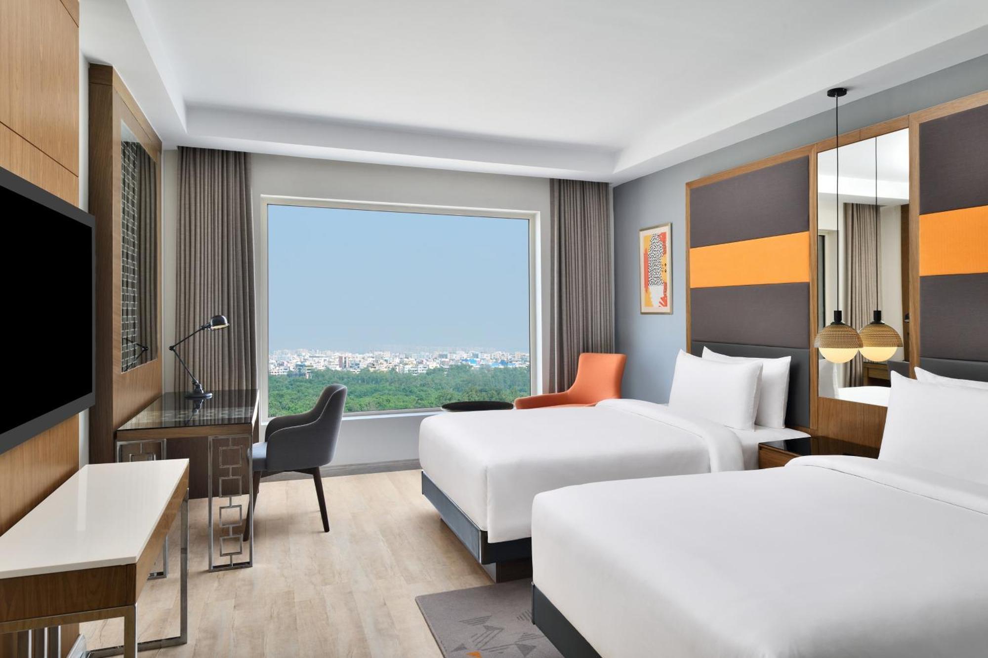 เลอ เมเริเดียน ไฮเดอราบัด Hotel ภายนอก รูปภาพ A guest room at the hotel