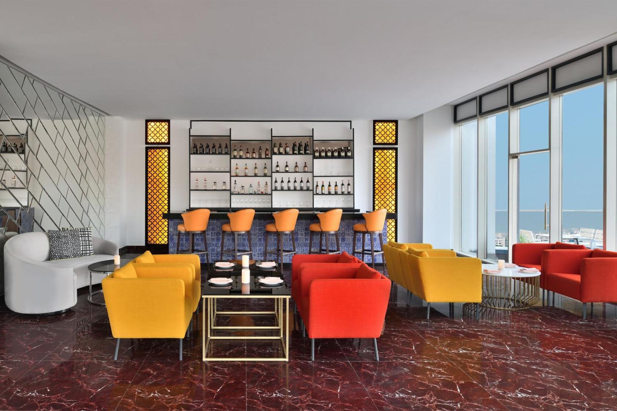 เลอ เมเริเดียน ไฮเดอราบัด Hotel ภายนอก รูปภาพ The bar at the 360° Sky Lounge