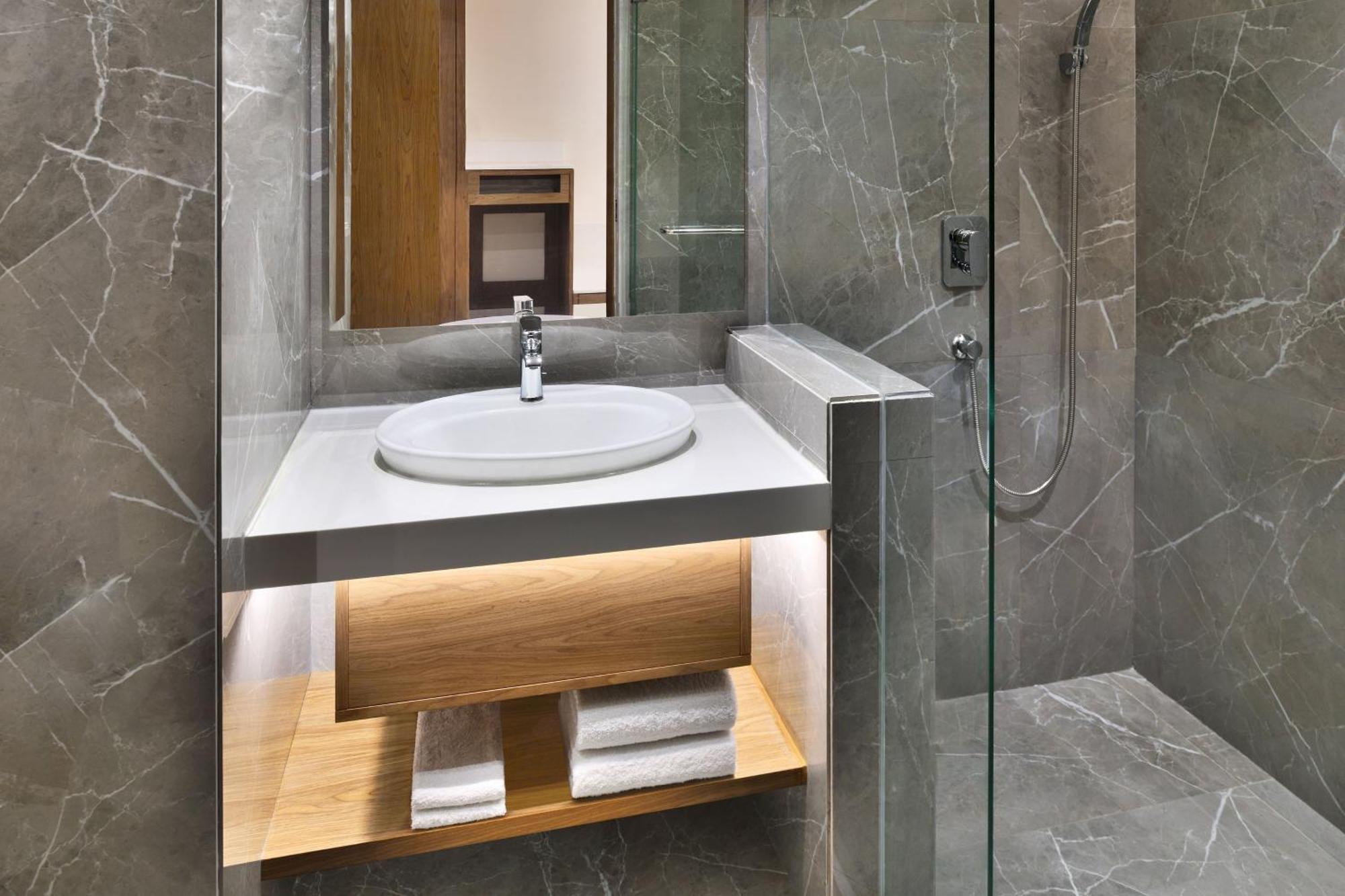 เลอ เมเริเดียน ไฮเดอราบัด Hotel ภายนอก รูปภาพ Bathroom